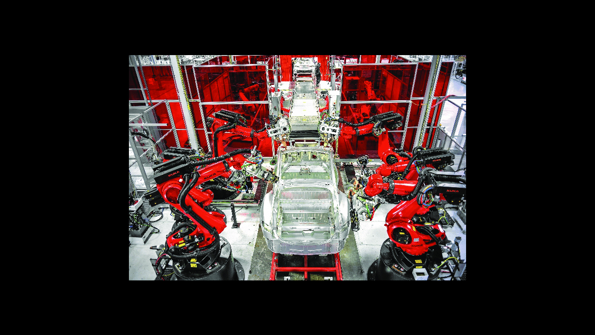 テスラのテキサス工場にサイバートラック製造用のロボットが66基到着！さらにはテスラ各工場で生産能力が大幅に向上し、受注残がどんどん減少