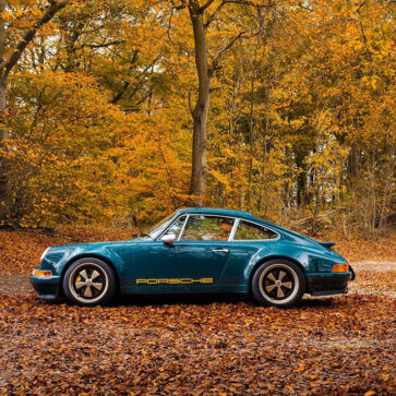 英国よりポルシェ911の最新レストモッド到着！なんとスーパーチャージャーやセミアクティブサス装着、しかし重量配分を50：50に改善したバランス追求型