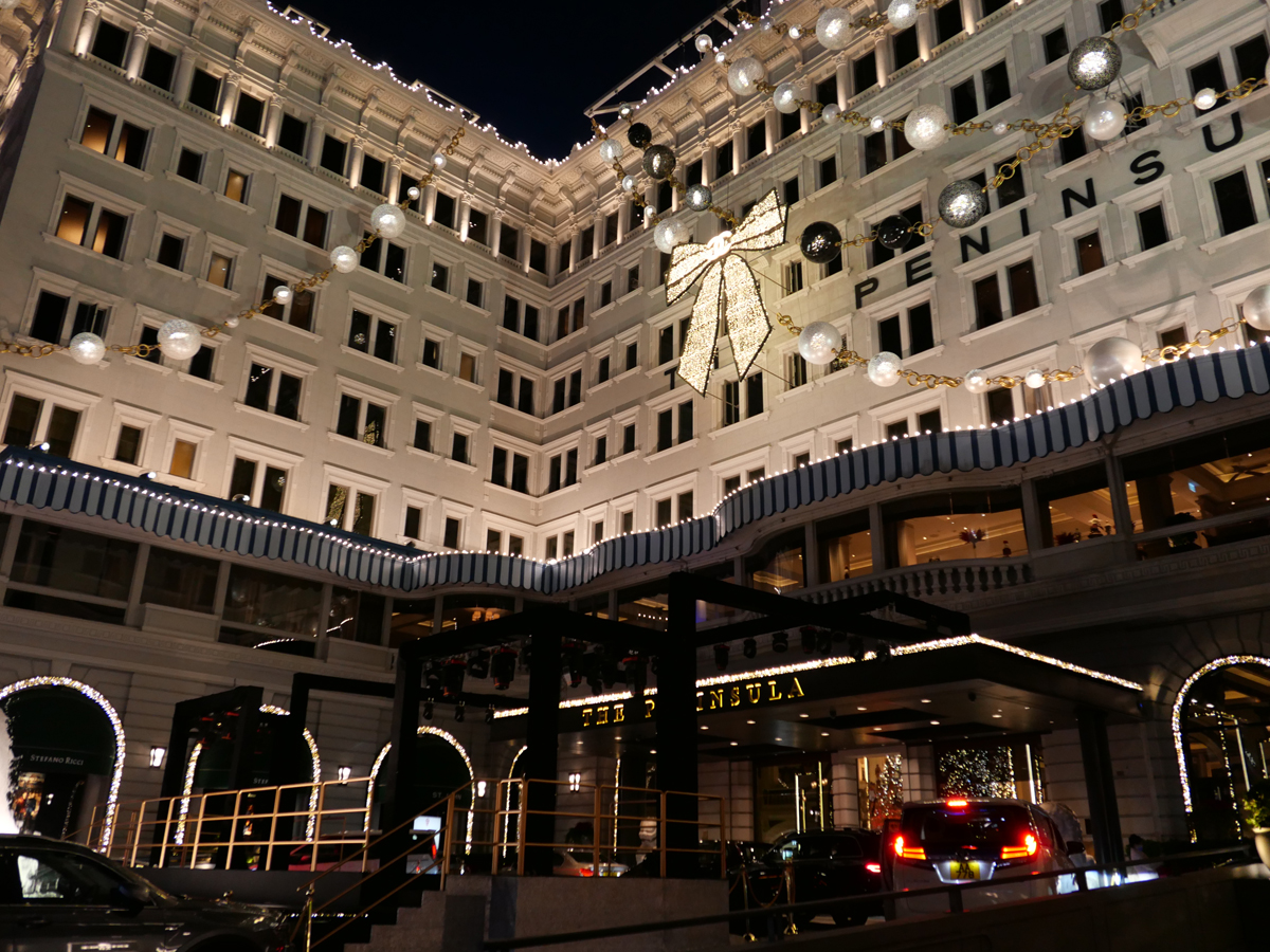 久しぶりに香港へ（4）。ハイブランドのショップが急増、ペニンシュラホテルはシャネルとのコラボレーションにて「シャネル仕様」に