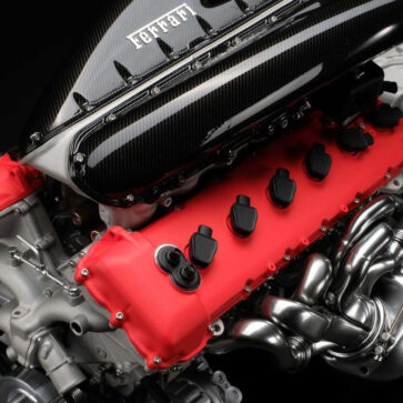 アマルガムが1/4サイズにて「フェラーリ・デイトナSP3」のエンジンを製品化！本物のカーボンや金属を使用し製作には325時間、価格は236万円