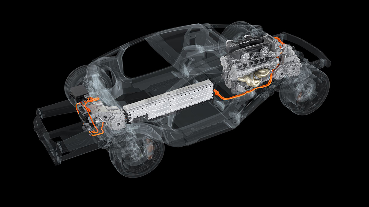 ランボルギーニが新型V12スーパーカーの概要を公開！「新型エンジン」「新型横置きDCT」「新設計シャシー」などすべてがリニューアル。なお純電動モードでは前輪駆動に