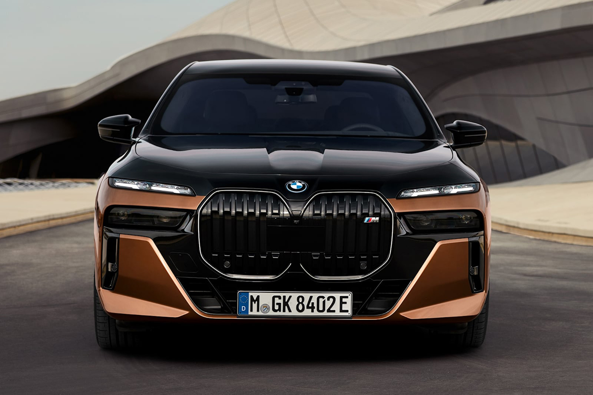 BMWがi7最強モデル、「i7 M70 xDrive」を発表！出力は660馬力、100色以上のボディカラーやツートンカラー、豪華な内装を揃え、すべてにおいて最高レベル