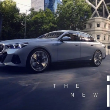 新型BMW i5の公式画像がリーク！前後すべてのデザインが明らかになり、ビジネスエリートらしいクリーンでシャープなデザインへ