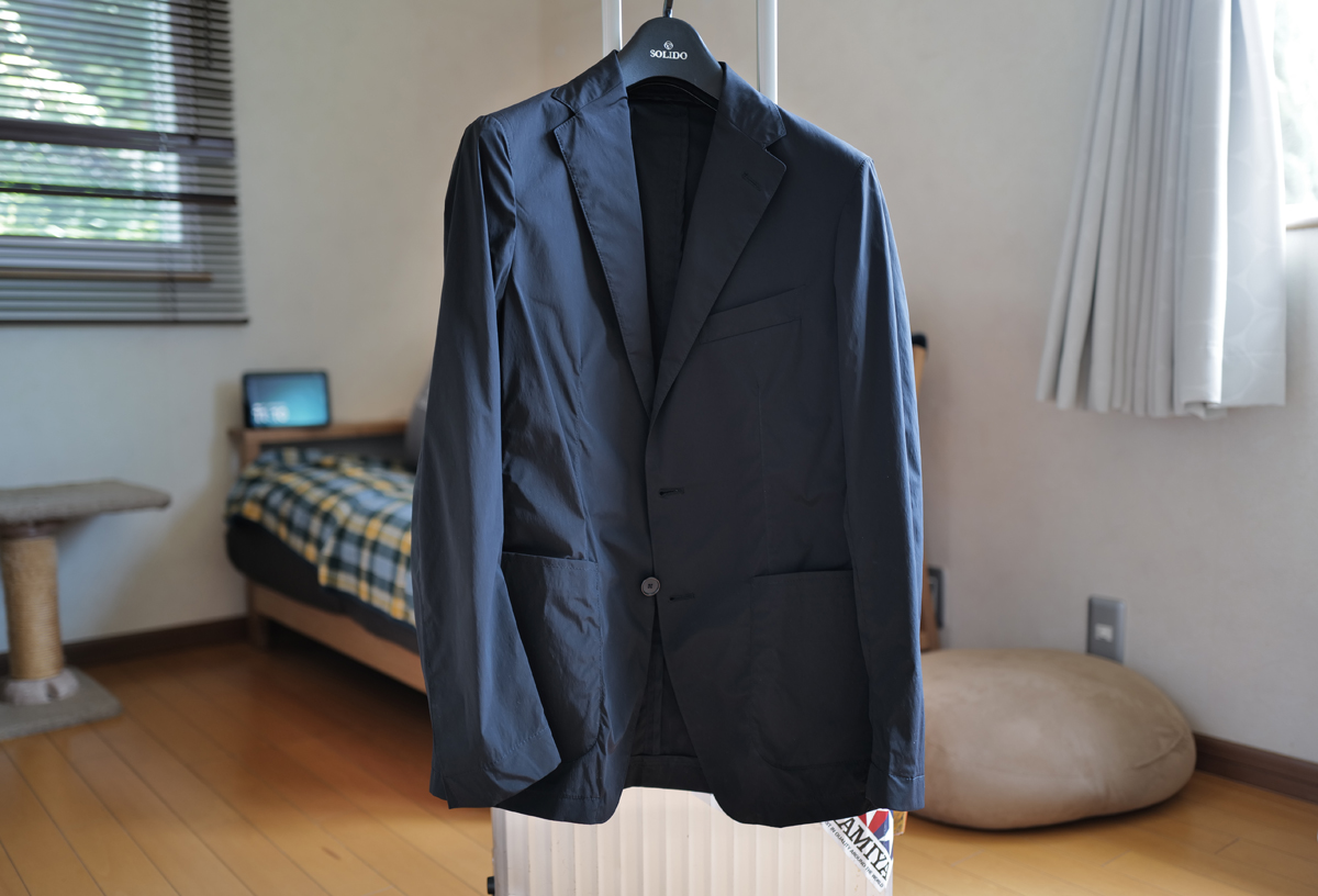 イタリアの新興こだわりブランド、タリアトーレ（TAGLIATORE）のジャケットを買う。おそらくは重量わずか数十グラム、ボクの持つジャケットの中では最軽量