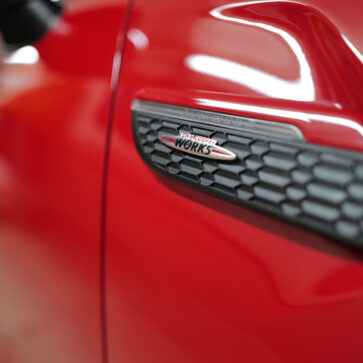 ミニJCW洗車！洗車してわかるF56世代とR56世代との差。剛性や外装は大きく質感が進化するものの内装はミニ/BMWに共通する課題かも