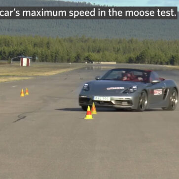 ポルシェ718ボクスターがムーステストに挑戦！最大積載重量にて回避行動に挑み、みごと79km/hをクリア。やっぱりポルシェはミドシップだな【動画】