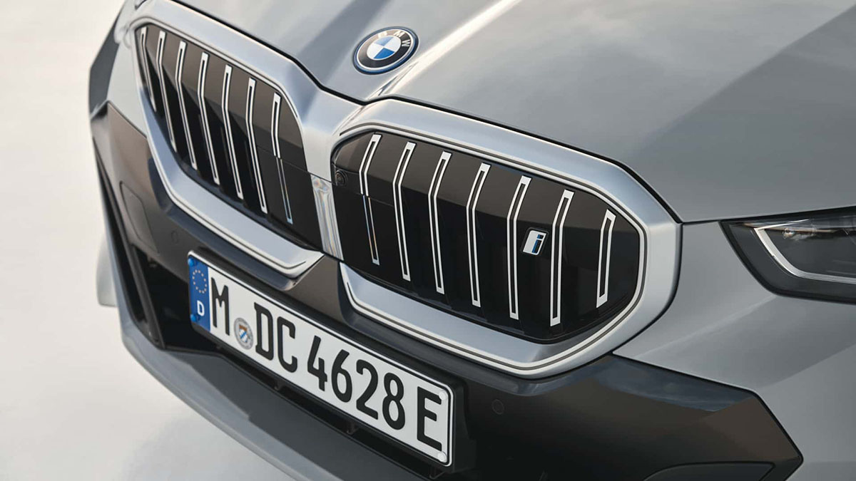 BMWは新型5シリーズのキドニーグリルを縦型にする計画を持っていた！「ただ、実際にそうしてみると7シリーズと見分けがつかなかったのでやめました」
