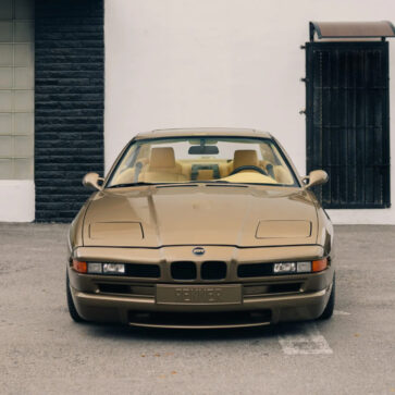 バブル期の象徴、BMW 850iのレストモッド車両が売りに出される！内外装とも美しくカスタムされ3000万円オーバーで落札され、しかし取引がなされなかったナゾの個体
