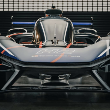 これが2026年のトヨタのル・マン・レーサー？水素カテゴリ創設とともにクラウン / プリウス顔の「GR H2 レーシングコンセプト」発表【動画】