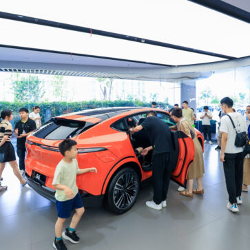 かつてテスラ最大のライバルと見られていた中国のEVメーカー「シャオペン」。直近では販売が40％減少するも最新EV「G6」が爆発的にヒットし業績がV字回復