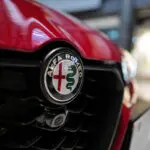 アルファロメオ・トナーレのフロントとエンブレム