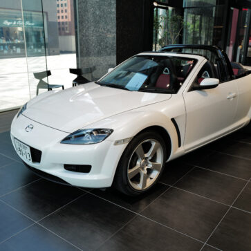 本来存在しないはずのマツダ「RX-8オープンカー」を見てきた。その正体は広島カープ優勝パレードのために製作された公式カスタムカー【動画】