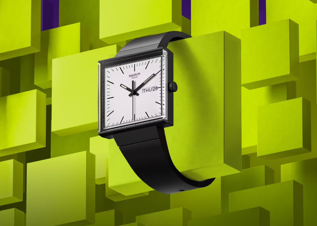 オメガとのコラボで人気のスウォッチが新作「CERAMIC WHAT IF? 」発売。「もし、スウォッチの1stモデル発売時、重役が角型を選んでいたら」というIF設定の腕時計