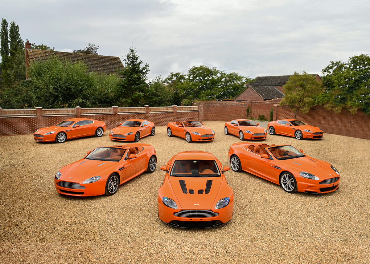 内外装オレンジにカスタムされたアストンマーティンが8台も一気に競売へと出品。すべて同じ仕様を持ち新車コンディション、わずか2年の間に納車される