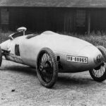 「自動車史上初の」ミドシップカーはメルセデス・ベンツが100年前に作ったRH型2リッター”ティアドロップ”だった。ただし3年後にはその計画が終焉を迎える