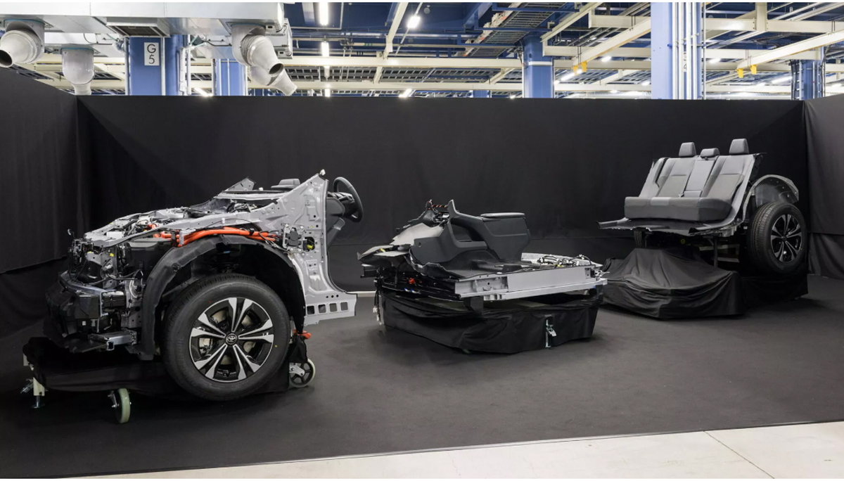 トヨタの新技術は「今まで数時間かけていたものが3分でできる」。2026年の新世代EV」製造に使用するギガキャストが公開され、飛躍的な進歩をアピール