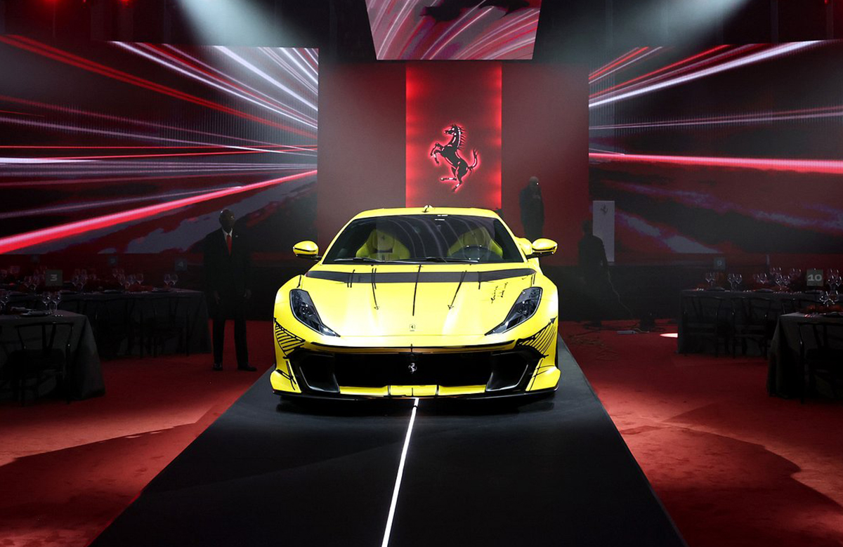 フェラーリのワンオフモデルが7億6500万円で落札。デザイナーが「ボディの上に機能を手書きで記した」特別な一台が特別なイベントにて出品される