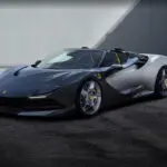 フェラーリが最新ワンオフモデル「SP-8」公開。ベースはF8スパイダー、そこへローマや296GTBの要素を盛り込んだ「未来派」デザイン。まるでSF映画に登場するクルマのようだ