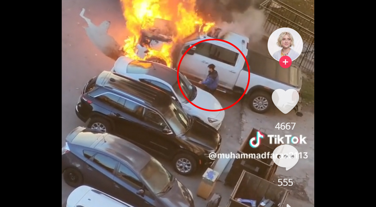 停めていた自身のスバルBRZの横の車が発火。燃え盛る炎の中、危険を顧みずBRZのオーナーが愛車を救う様子が動画に収められる