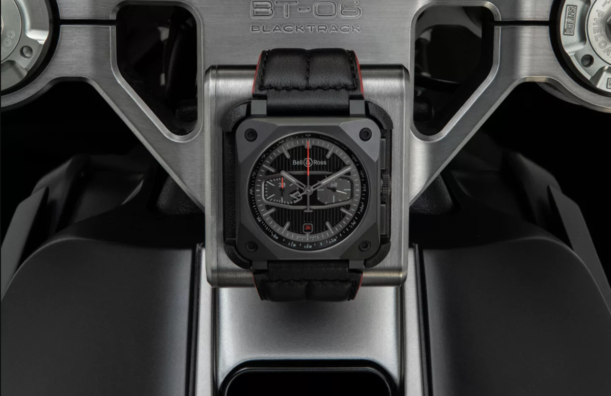 ベル＆ロスがこれまでにないデザインや素材を持つ新作を発表。バイクをイメージした「BR 03-94 BLACKTRACK」、ブルーセラミックや「腕時計全体が光る」BR-X5も