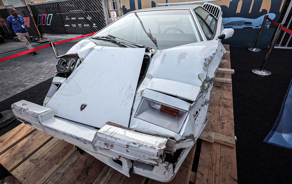映画「ウルフ・オブ・ウォールストリート」に登場しディカプリオの運転で大破したランボルギーニ・カウンタックが2億円で落札される。出演時間3分、不動車なのにこの価格