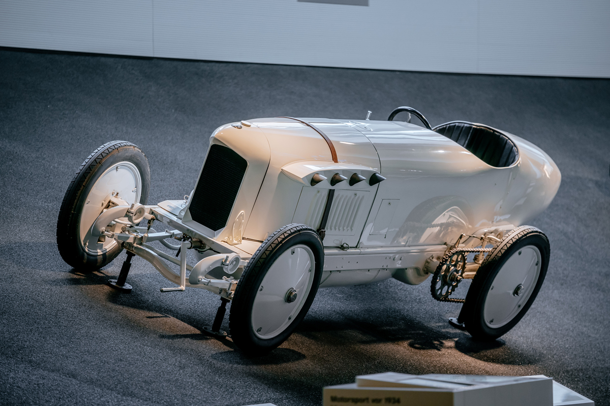 1910年代に当時のいかなる鉄道やクルマより速く、航空機に匹敵するスピードを誇った「世界最速の車両」ブリッツェン・ベンツはなぜ誕生したのか