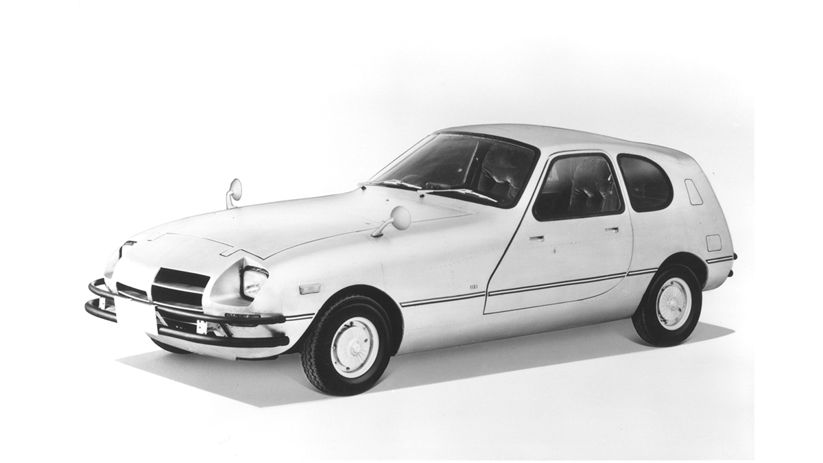 トヨタは1977年に超ロングノーズにワゴンボディ、車体重量450kg、リッター35kmの燃費性能を誇る「軽量実験車」を作っていた