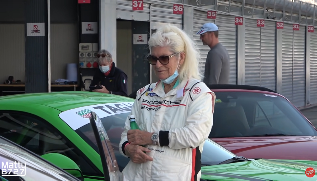 83歳のスーパーおばあちゃんがポルシェ911GT3RS、ランボルギーニ・ガヤルドSTSでサーキットを走る姿が頻繁に目撃されているとして話題に【動画】
