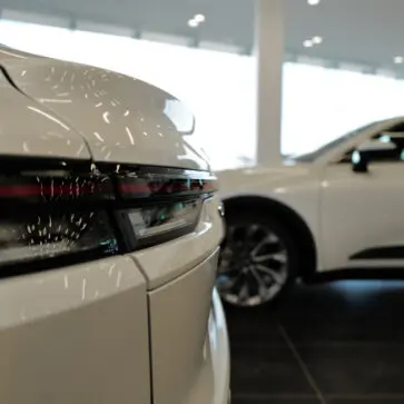 ホワイトのトヨタ・クラウン