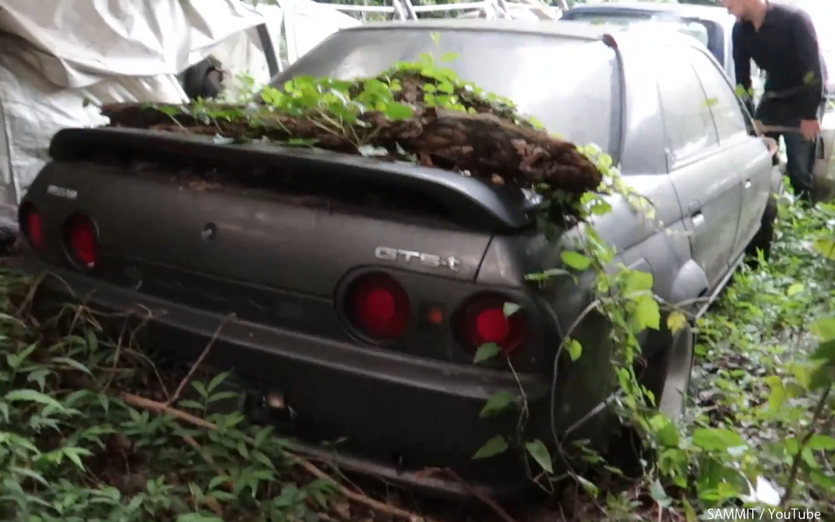 山中にて打ち捨てられた日産スカイラインGTS-t
