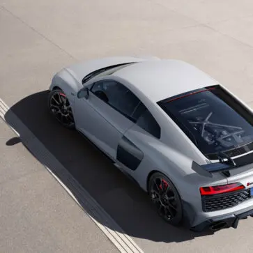 さよならアウディR8。4万2948台の生産を終え最後の一台がラインオフ。TTの生産も終了し、これでアウディはピュアスポーツカーを持たない自動車メーカーに