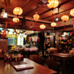 大阪では数少ない本格ベトナム料理店「ホイアン」へ。築100年以上の古民家をベトナム風に改修した店内は雰囲気満点