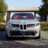 BMWが2025年に生産を開始する「ビジョン ノイエ クラッセ X」を正式発表。現段階ではコンセプトにとどまるも、これに近い内外装で発売されれば大きな話題となりそうだ