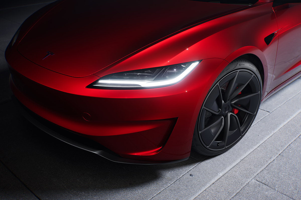 テスラが新型モデル3「パフォーマンス」発表。0-60マイル加速2.9秒、最高速262km/hを誇りボディデザインも専用に。今年一番の明るいニュースに株価は11％上昇