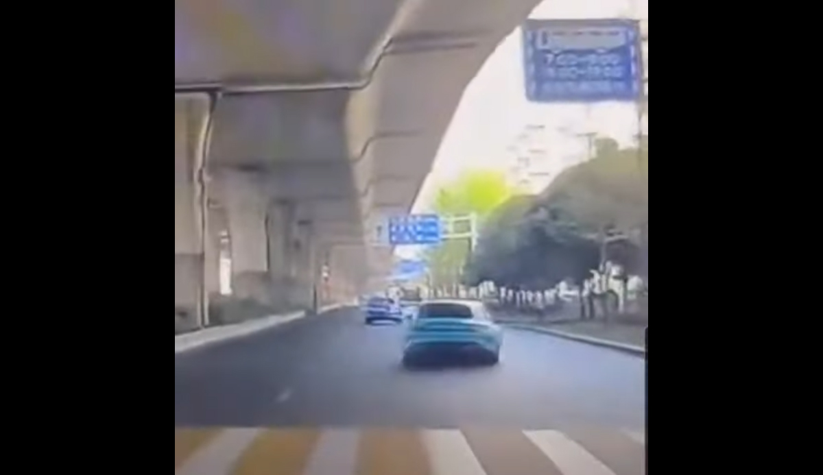 「1日で10万台を売った」衝撃のデビューからわずか数日。シャオミSU7の事故が中国全土で目撃され、「売れる速度と同じくらいの速さでクラッシュを量産している」と揶揄される【動画】