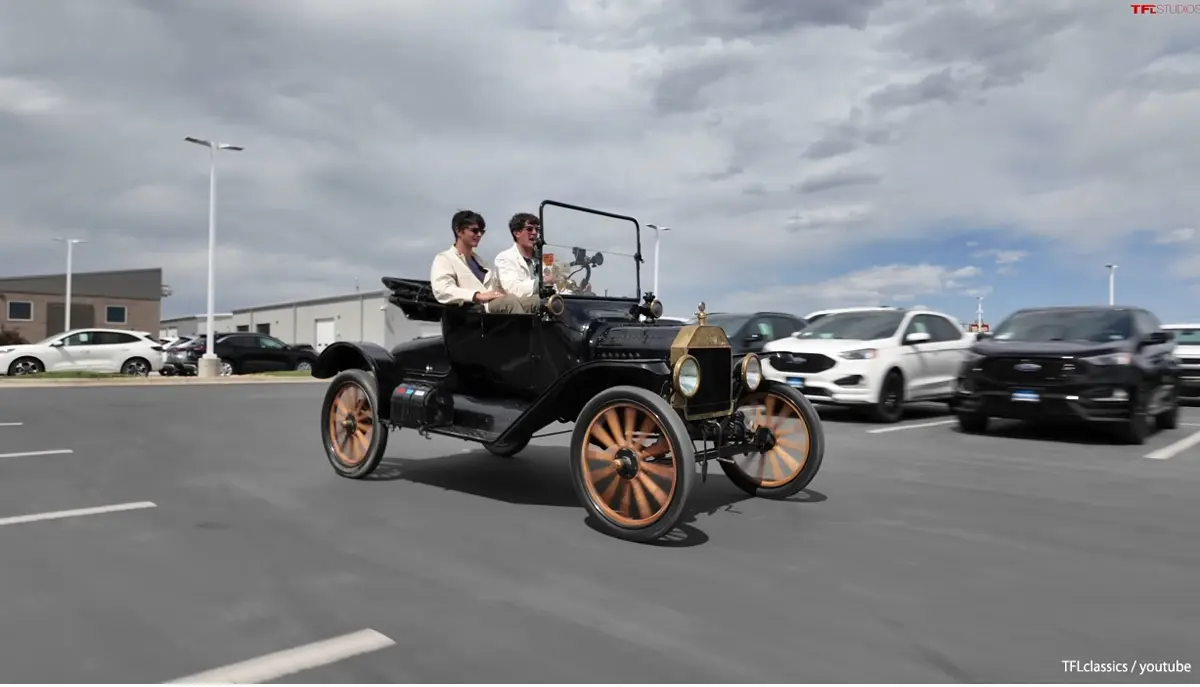 109年前のフォード・モデルTでフォードディーラーへ行き、「オイル交換を依頼」したらどうなるのか？【動画】