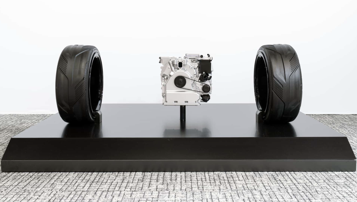 マツダが「2ローター」ロータリーエンジンを使用したHVシステムを公開。発電用であれば「1ローター」で足りるものと思われ、となるとこれで車輪を直接駆動？