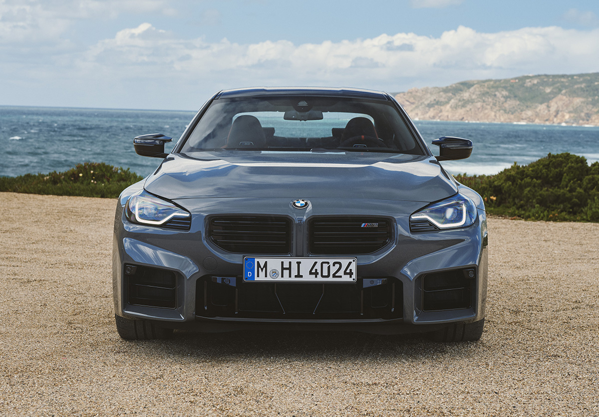 BMWがフェイスリフト版「新型M2」を発表。20馬力向上してベースモデルのM3と同じ出力へ、ポルシェ/ランボルギーニのボディカラーが選べるように