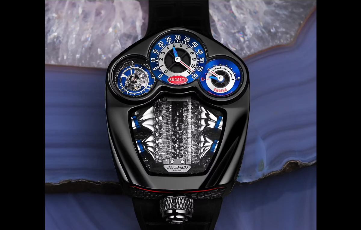 ジェイコブよりブガッティ・トゥールビヨンとのコラボによる腕時計が発表。実際に動作するV16エンジンを内蔵し、ブガッティとともに18ヶ月かけ開発される
