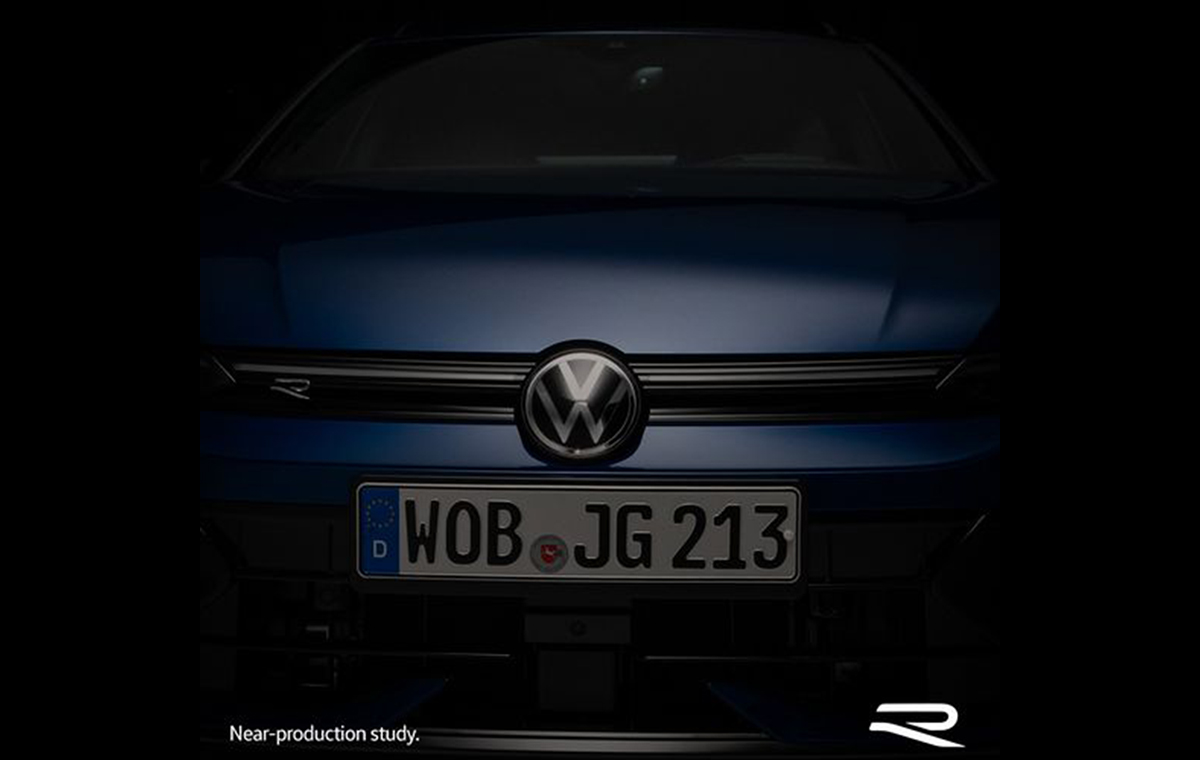 新型VW ゴルフRの最新ティーザーが公開、その出力がゴルフ史上最強の333馬力となることが確認される。一方「クラブスポーツ」については言及なし