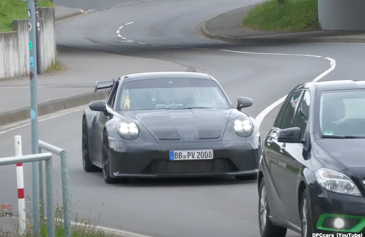 新型ポルシェ911 GT3が轟音とともにニュルを走る。10月の発表に向けてスタンバイ、主なアップデート内容はエアロパッケージか【動画】