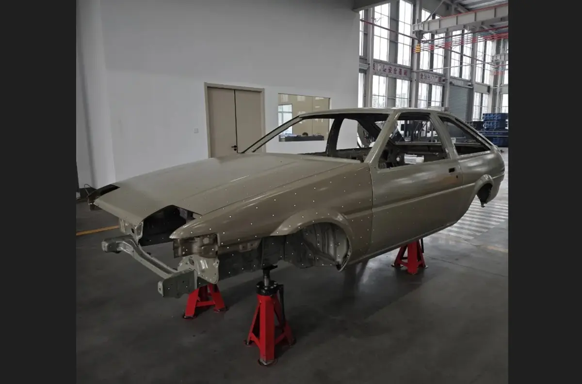 久しぶりにスゴいの見たな・・・。中国の会社がハチロクの車体を3Dスキャンしレプリカのモノコックとパネルを販売、これで「新車のハチロク」を作れるように