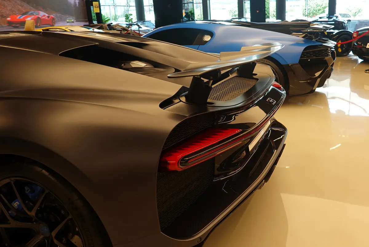 ドバイのハイパーカーディーラーにてブガッティ・シロン