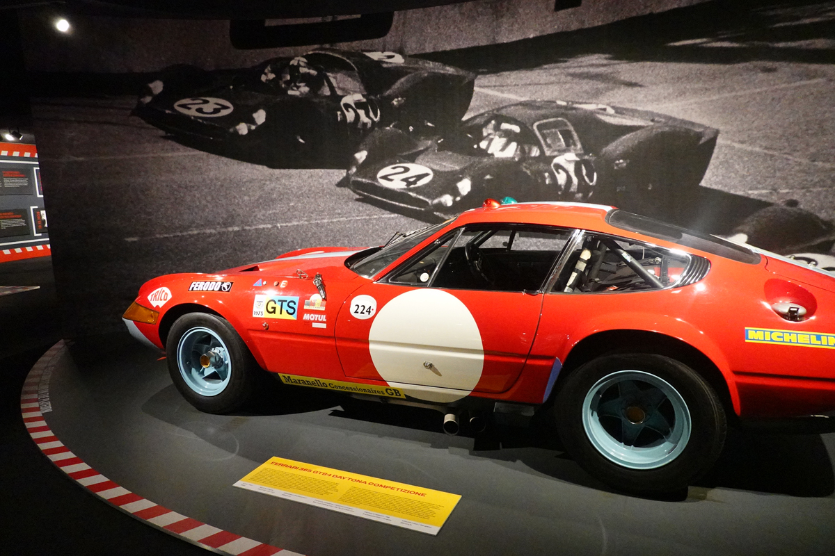 フェラーリ 365GTB/4 「デイトナ」〜フェラーリ博物館にて
