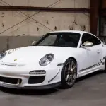 997.2世代のポルシェ911GT3 RSが14年を経てようやく「再評価」。ここ最近で新車価格を超える例が続出し「メツガーエンジン」「MT」に注目が集まる