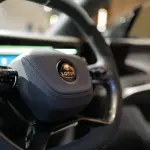 ロータス エレトレのステアリングホイール