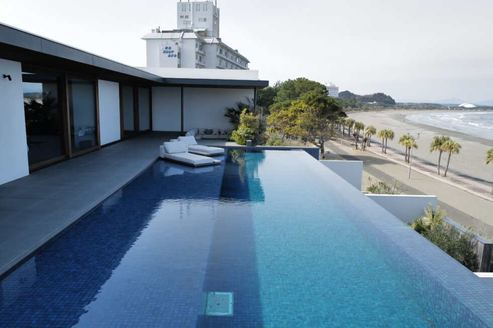 「ホテルと別荘と自宅」の中間。NOT A HOTEL AOSHIMA（宮崎）へと行ってきた（1）