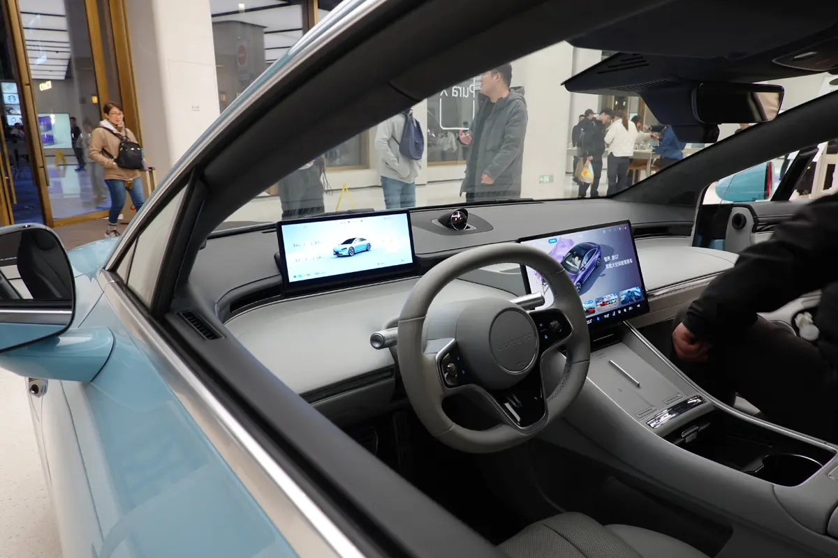ファーウェイの展開する中国製EVのインテリア
