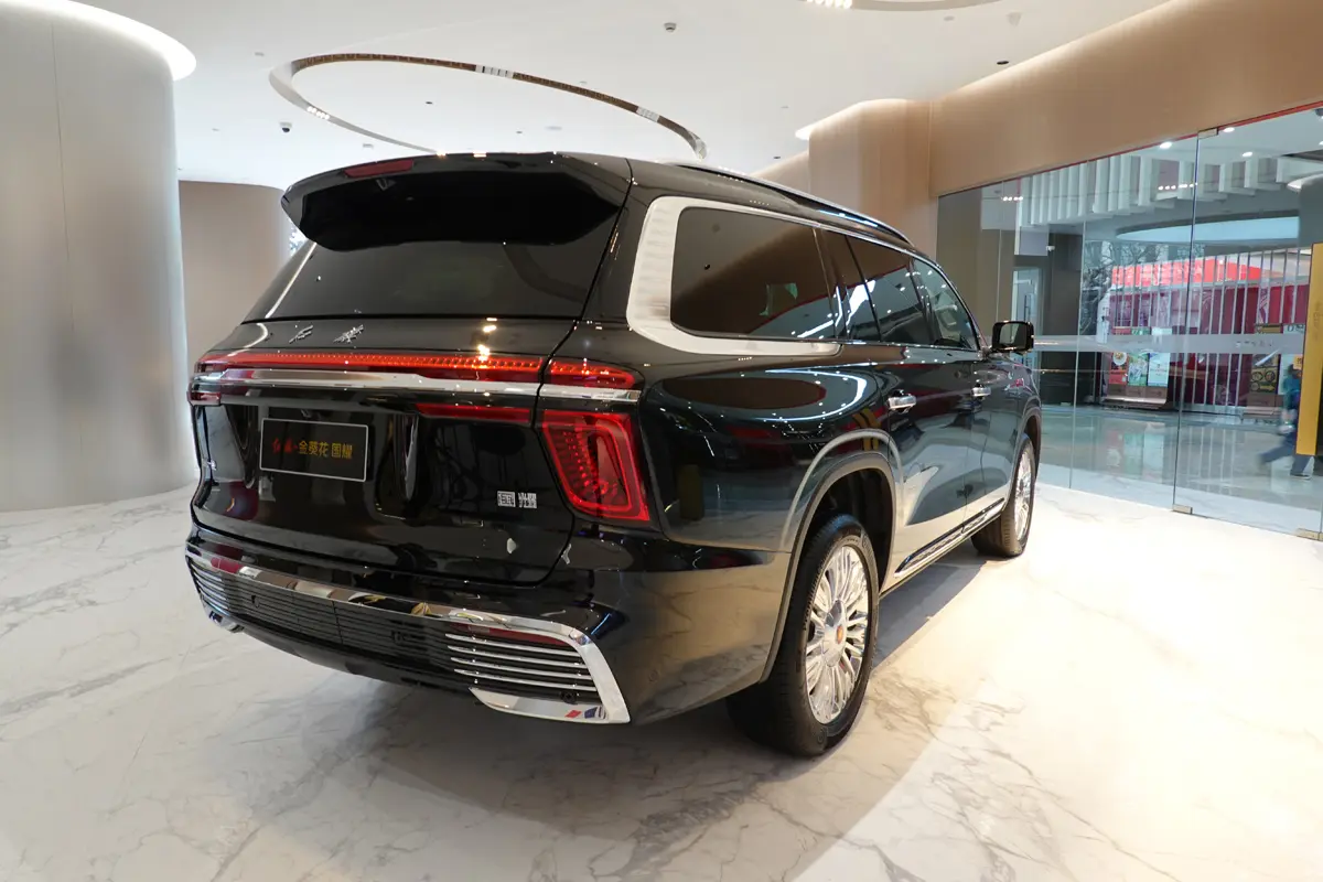 中国の高級車、紅旗のショールームにて