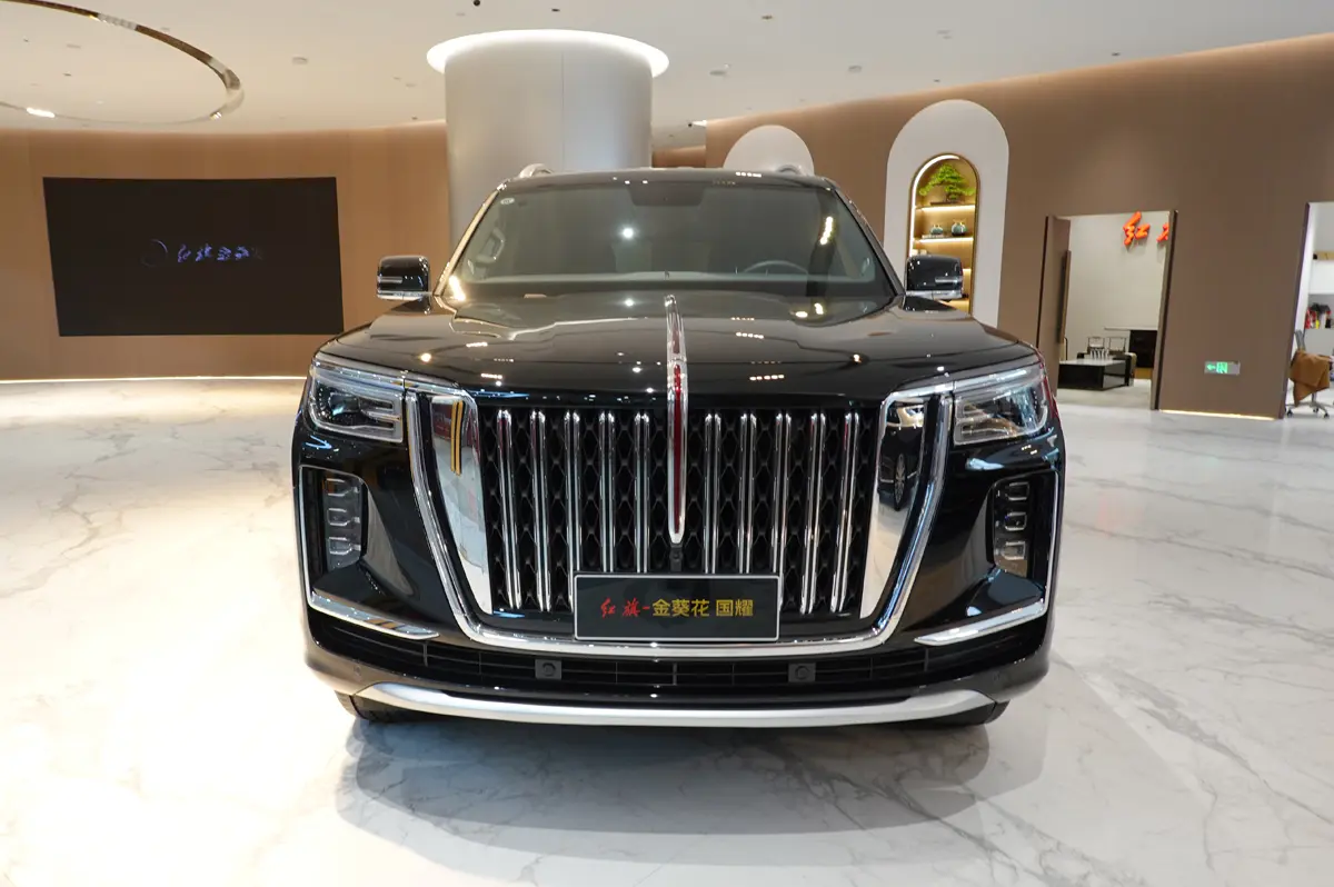 中国の高級車、紅旗のショールームにて